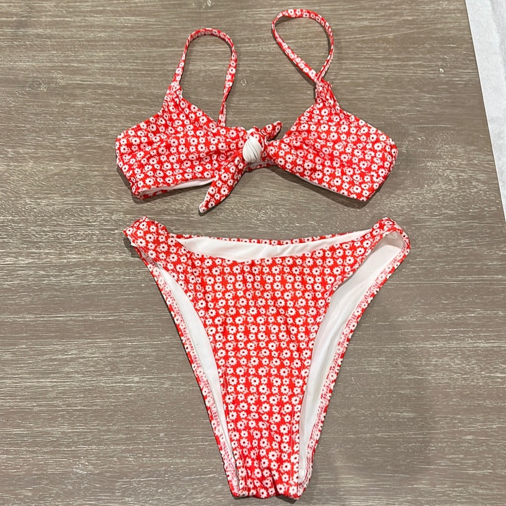 Super cute Floral 2 pcs bathing suit 🌺